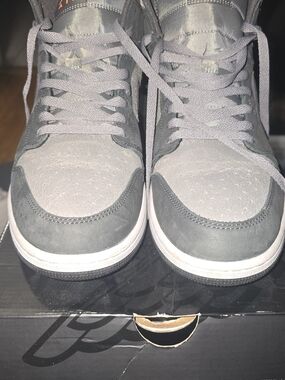 Air Jordan 1 Mid Mens Size 13